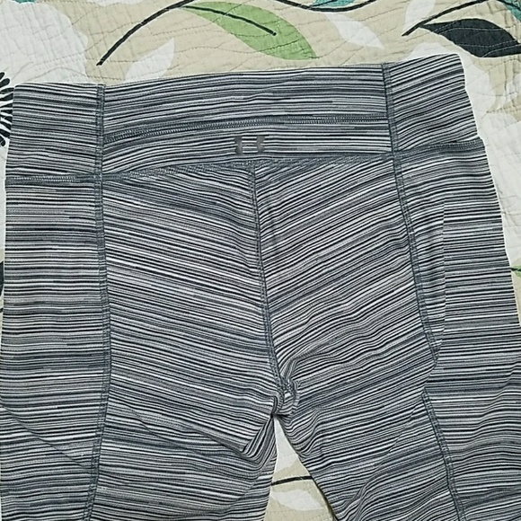 Under Armour capri length fitted leggings - Picture 3 of 4